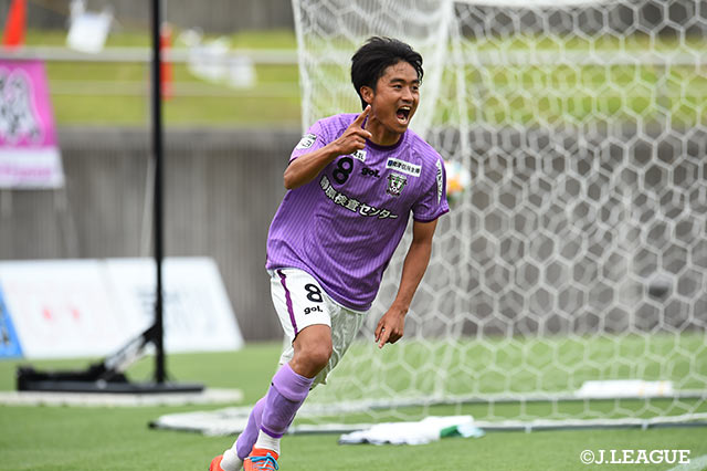 試合終了間際に、途中出場の岩渕 良太（藤枝）が角度がない位置からニアサイドを撃ち抜き、同点ゴールを獲得！【明治安田Ｊ３ 第9節 藤枝vs群馬】