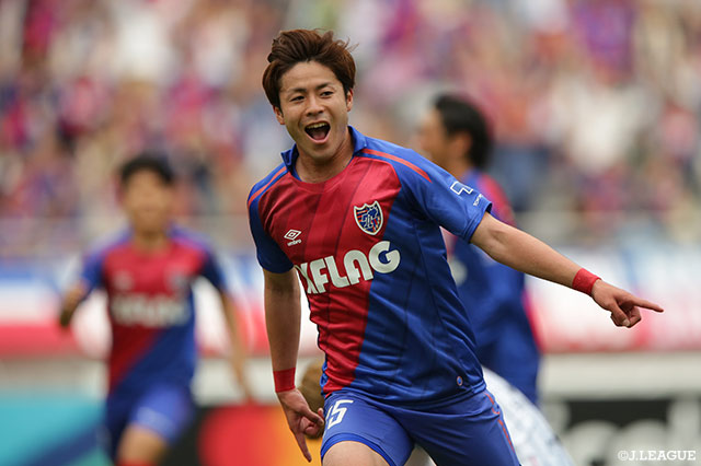 ペナルティエリア手前中央でボール奪取に成功した小川 諒也が冷静に左足を振り抜く。これが決まりFC東京が先制点を奪う【明治安田Ｊ１ 第12節 FC東京vs札幌】