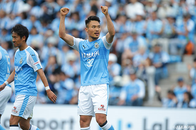 中山 仁斗の振り向きざまのシュートが決まり、磐田が前半だけで2点のリードを奪う【明治安田Ｊ１ 第12節 磐田vs仙台】