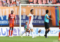 山瀬 功治がミドルレンジから低い弾道のシュートをファーサイドに突き刺し、愛媛が同点に追いつく!【明治安田J2 第14節 新潟vs愛媛】