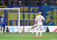 ドウグラスが自ら獲得したPKのチャンスを確実に沈め、清水が先制点を奪う【明治安田Ｊ１ 第12節 大分vs清水】