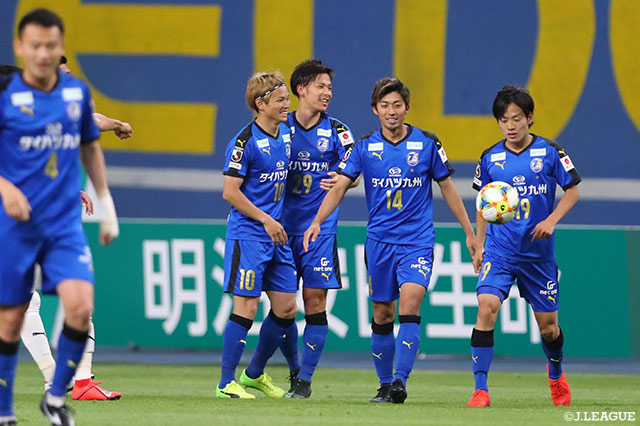 岩田 智輝のシュート性のクロスがそのままゴールに吸い込まれ大分が同点に追いつく！【明治安田Ｊ１ 第12節 大分vs清水】