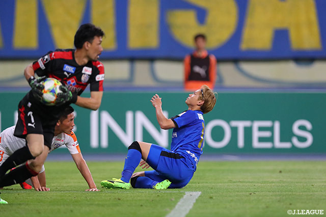 藤本 憲明が試合終了間際に放ったシュートは惜しくもポストに嫌われゴールならず【明治安田Ｊ１ 第12節 大分vs清水】