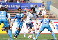 今季初先発の久保 征一郎（F東23/#52）は果敢に仕掛け、チャンスを作り出した【明治安田Ｊ３ 第9節 秋田vsF東23】