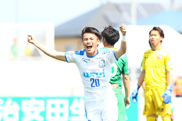 ゴール前にポジションを取っていた佐藤 尚輝がシュート性のクロスをワンタッチで流し込み、アウェイの沼津が先手を奪う【明治安田Ｊ３ 第9節 八戸vs沼津】