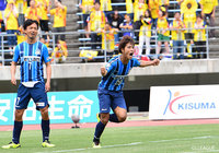 右サイド深い位置からの折り返しに反応した中村 亮（讃岐/#29）のシュートは相手のブロックに阻まれるも、こぼれ球を自ら叩き込んで先制点を奪取【明治安田Ｊ３ 第9節 讃岐vs北九州】