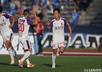 試合終盤、抜け出した仙頭 啓矢（京都/#14）がPA手前からシュートを放ってネットを揺らす！仙頭は3試合連続ゴール！【明治安田Ｊ２ 第14節 町田vs京都】