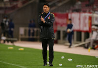 ピッチサイドで指示を送る大岩 剛監督(鹿島)【ACL GS MD6 鹿島vs山東魯能泰山】
