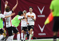 こぼれ球を長谷川 アーリアジャスール(名古屋)が拾ってゴール至近距離から右足で押し込み、勝ち越し弾を挙げる【ルヴァンカップ GS 第6節 神戸vs名古屋】