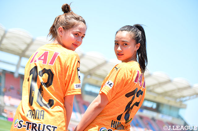 モデルの加藤 ナナさんと玖瑠実さんがアイスタに来場！【明治安田Ｊ１ 第13節 清水vs仙台】