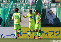 前半11分、こぼれ球に反応した船山 貴之(千葉/#10)が押し込み、ゴールネットを揺らす!【明治安田J2 第15節 東京Vvs千葉】