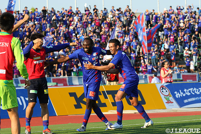 前半に続き、後半9分にもピーター ウタカ（#9）に得点が生まれ、ホームの甲府がリードを2点に広げる！【明治安田Ｊ２ 第15節 甲府vs横浜FC】