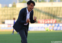 逃げ切りに成功した甲府が2連勝達成！伊藤 彰監督の渾身のガッツポーズも飛び出した【明治安田Ｊ２ 第15節 甲府vs横浜FC】