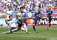 前半40分、マルコス ジュニオールが左足で放ったコントロールシュートが決まり、横浜FMが先制！【明治安田Ｊ１ 第13節 横浜FMvs磐田】