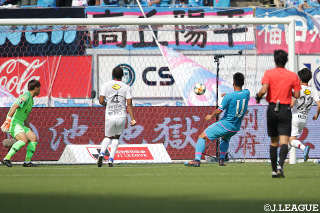 後半AT、左からのクロスを豊田 陽平（鳥栖/#11）がダイレクトで合わせ、劇的な先制点を挙げる！【明治安田Ｊ１ 第13節 鳥栖vs鹿島】
