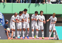 ヤン ドンヒョンのクロスに松田 力がヘディングで合わせ、アウェイの福岡が先制点を奪取！【明治安田Ｊ２ 第15節 鹿児島vs福岡】