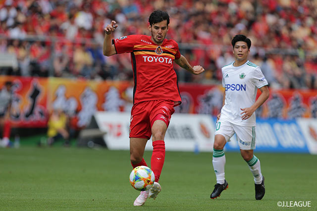 長谷川 アーリアジャスール（名古屋）は2試合連続ゴールを狙って果敢に相手陣内に迫るもあと一歩のところでゴールを奪えず【明治安田Ｊ１ 第13節 名古屋vs松本】