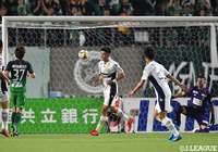 富樫 敬真（#9）が前半20分のPKをしっかり決めて、アウェイの町田が先制に成功する【明治安田Ｊ２ 第15節 岐阜vs町田】