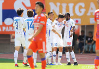 ピーター ウタカの2試合連続となる得点で甲府が先手を奪う！【明治安田Ｊ２ 第16節 新潟vs甲府】