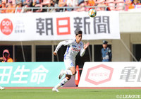 追加点を奪ったドゥドゥ(甲府)。今季の自身の得点数を4に伸ばした【明治安田J2 第16節 新潟vs甲府】