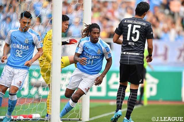 後半AT、ロドリゲス（#11）のPKが決まって磐田が土壇場で同点に追いつく！【明治安田Ｊ１ 第14節 磐田vs神戸】