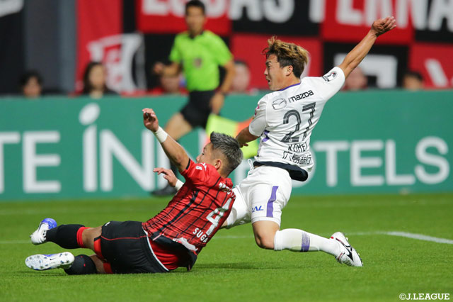 スペースに抜け出した清水 航平（広島）がそのまま持ち込上がりシュートを放つも惜しくも枠を外れる【明治安田Ｊ１ 第14節 札幌vs広島】