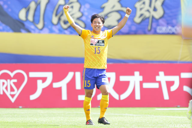 長沢が落としたボールに吉尾 海夏が合わせ、仙台が前半立ち上がりに先制点をゲット！吉尾は2試合連続のゴール獲得【明治安田Ｊ１ 第14節 仙台vs名古屋】