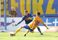 前線からプレスをかけた長沢 駿が相手GKのパスを奪うと自ら冷静に流し込んで、仙台が貴重な追加点をゲット【明治安田J1 第14節 仙台vs名古屋】