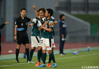 後半40分、伊藤 大介(相模原)が狙い澄ましたシュートをゴール右に突き刺し、待望の先制点を獲得!【明治安田J3 第10節 相模原vs岩手】