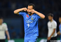 左からのクロスをフリーの状態のレアンドロ ダミアン（川崎Ｆ/#9）がゴールに流し込み、先制に成功する【明治安田Ｊ１ 第14節 川崎Ｆvs浦和】