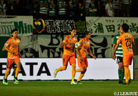 追加点は生まれず1-1決着。清水は、勝点1を加えるも他会場の結果により最下位に転落した【明治安田Ｊ１ 第14節 松本vs清水】