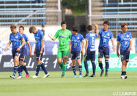 ホームの山形が3試合ぶりの白星!前日に敗れた水戸をかわし、首位に浮上した【明治安田J2 第16節 山形vs鹿児島】