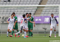 後半44分、右からのCKを安藤 淳（京都/#16）が高い打点のヘディングで合わせ、チーム4点目を挙げる！【明治安田Ｊ２ 第16節 東京Ｖvs京都】