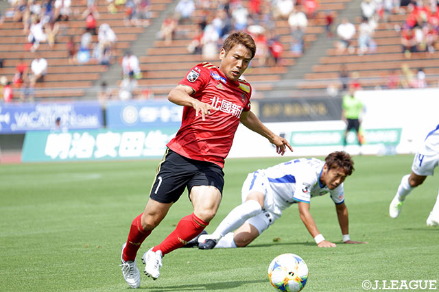 清原 翔平（金沢）がドリブルでDFをかわし、敵陣に進入！【明治安田Ｊ２ 第16節 金沢vs徳島】