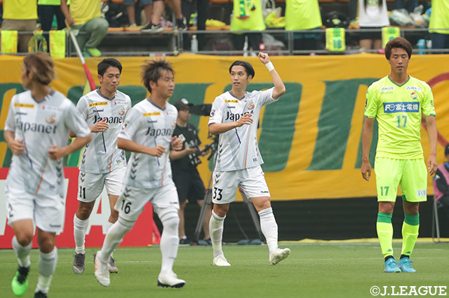 呉屋 大翔（#33）の4試合連続となるゴールで長崎が先制！【明治安田Ｊ２ 第16節 千葉vs長崎】