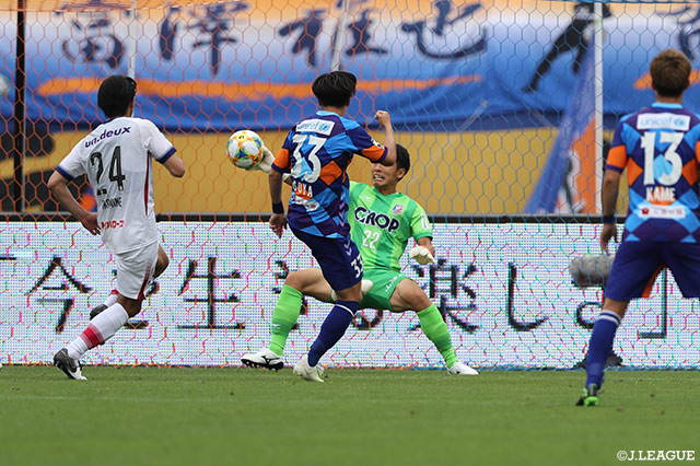 呉屋 大翔が5試合連続となるゴールを決め、長崎が1点を返す【明治安田Ｊ２ 第17節 長崎vs岡山】