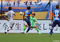 呉屋 大翔が5試合連続となるゴールを決め、長崎が1点を返す【明治安田Ｊ２ 第17節 長崎vs岡山】