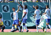 FKのチャンスから鋭いクロスボールが供給されると、ゴール前に流れたボールをカウエが胸で流し込んで新潟が先制点を獲得【明治安田Ｊ２ 第17節 岐阜vs新潟】