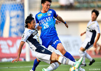 7試合ぶりのスタメン出場の中島 裕希（町田）が前線から激しい守備をみせる【明治安田Ｊ２ 第17節 徳島vs町田】