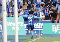 スルーパスに抜け出した浅野 雄也が冷静にGKとの1対1を制し、この日2点目となるゴールを獲得！【明治安田Ｊ２ 第17節 水戸vs福岡】