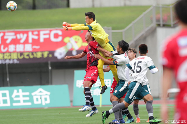 相模原は後半、福島に攻め込まれるも田中 雄大がファインセーブでゴールを許さない【明治安田Ｊ３ 第11節 福島vs相模原】