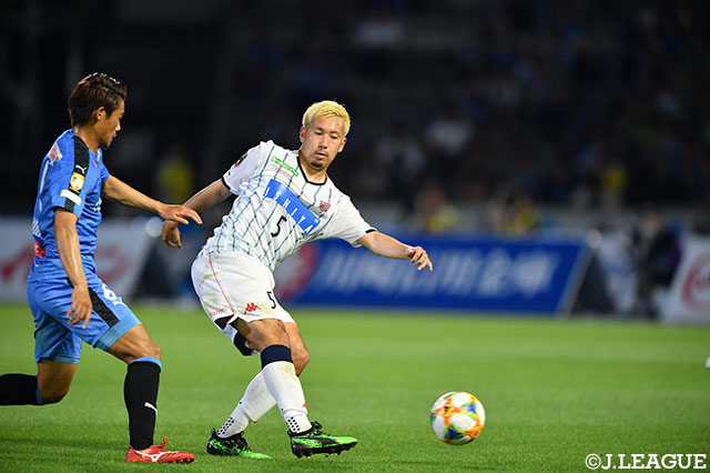 古巣戦となった福森 晃斗（札幌）。この試合でもフル出場を果たした【明治安田Ｊ１ 第15節 川崎Ｆvs札幌】