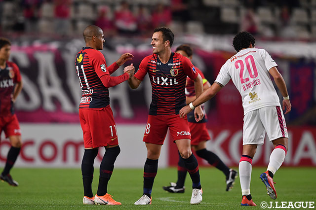 レアンドロが倒されて得たPKをセルジーニョ（#18）がしっかりと決めて、ホームの鹿島が先制！【明治安田Ｊ１ 第15節 鹿島vsＣ大阪】