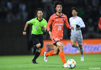 大宮は途中出場の小島 幹敏が追い越す動きで攻撃に厚みをもたらし、決定機を増やしていく【明治安田J2 第18節 大宮vs岐阜】