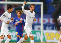 東京VがCKのチャンスを得ると若狭 大志がニアでうまく合わせ、アウェイの東京Vが先制点を奪う【明治安田J2 第18節 甲府vs東京V】