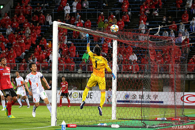 愛媛はGK岡本 昌弘がファインセーブを見せるなど、金沢に最後まで得点を許さなかった【明治安田Ｊ２ 第18節 金沢vs愛媛】