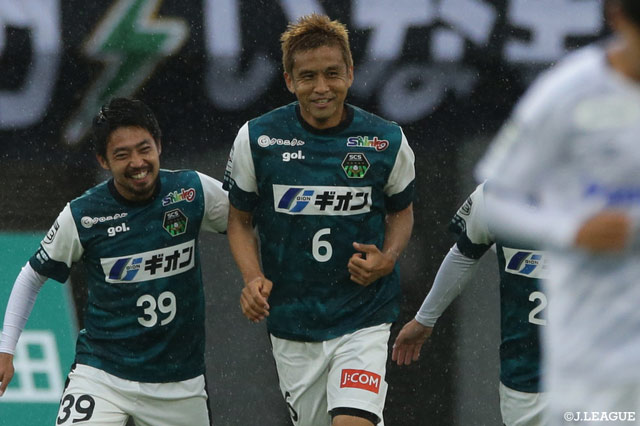 稲本 潤一（#6）がFKを打点の高いヘディングシュートを叩き込み、相模原への加入後初ゴールを獲得！【明治安田Ｊ３ 第12節 相模原vsG大23】