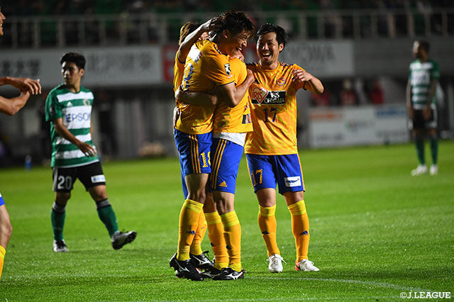 ゴール前でフリーになった道渕 諒平が緩やかなクロスを頭で流し込み、アウェイの仙台が先手を奪う！【明治安田Ｊ１ 第15節 松本vs仙台】