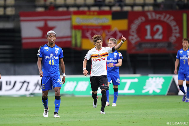 和泉のグラウンダーのクロスを宮原 和也がスライディングで合わせ、名古屋が同点に追いつく【明治安田Ｊ１ 第15節 大分vs名古屋】