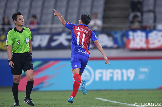 左から供給されたクロスに走り込んだ永井 謙佑が頭で合わせて、ホームのFC東京が均衡を破る！【ルヴァンカップ プレーオフステージ 第1戦 FC東京vsＣ大阪】